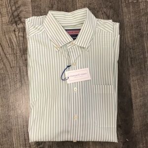 NWT Vineyard Vines button down shirt (Men’s M)